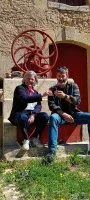 LA VIE DE CHATEAU! ON TRINQUE LE VIGNERON ET MOI MEME. &copy;noelle_bardou
