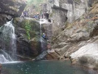 Tyrolienne en canyoning &copy; Entre2nature