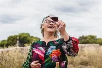 Je commente &agrave; des blogueurs, le vin au Castellas de Montpeyroux. &copy;lassallemathieu