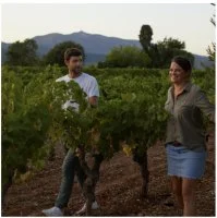 Charlotte et Cle&brvbar;&uuml;ment dans la vigne 2 &copy; Chateau de Jonqui&egrave;re