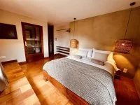 Chambre Meneau. Salle de bain privative. Vue Lac et Montagne &copy;Sabrina_Kimps_Docquier