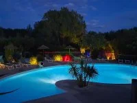 piscine nocturne &copy; Relais du salagou
