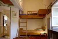 Chambre 2 avec un lit double et deux lits superpos&eacute;s &copy;Mich&egrave;le Ducornet
