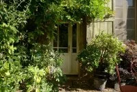 Entr&eacute;e de la maison &copy;Mich&egrave;le Ducornet