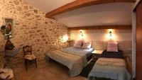Mas du LAC chambre 1 x 140 + 1 x 90 &copy;Martine_Servat