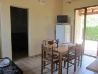 Coin repas dans s&eacute;jour. &copy; G&icirc;tes de France