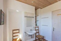 Salle de bain maison abricot 1er &eacute;tage &copy;Barbara_Baumgaertner