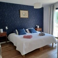Chambre bleue et PMR &copy; @Eva Jourdain