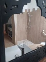 DOUCHE CHAMBRE BLEUE &copy; @Eva Jourdain