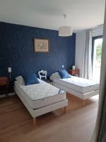 chambre bleue lit double &copy; @Eva Jourdain