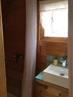 espace douche et lavabo &copy;Daligault_Mireille