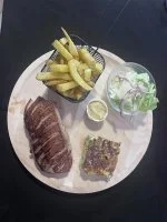 Magret, galette l&eacute;gumes, frites &copy;andre_Descouts