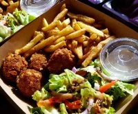 plat croquettes de canard frite salade &copy;cavelier